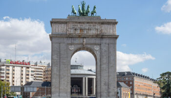 La Asociación para la Recuperación de la Memoria Histórica acudirá a la Fiscalía para denunciar que el Gobierno no retira el Arco de la Victoria