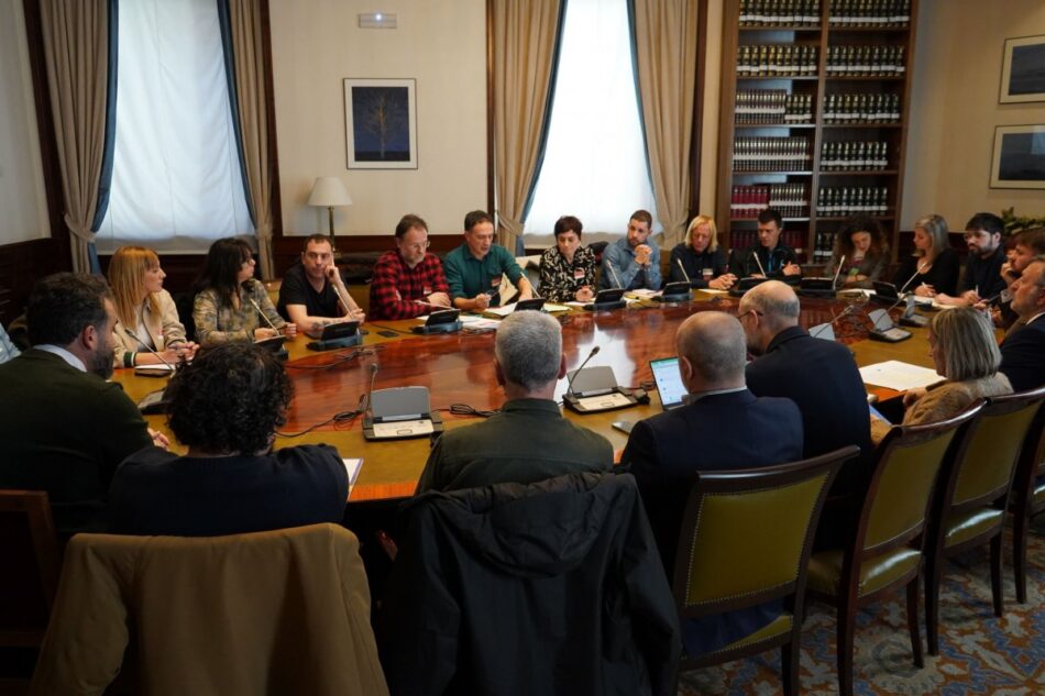 Os sindicatos nacionais de Galiza, Euskal Herria, Cataluña, País Valenciano e Illas Baleares solicitaron no Congreso poder mellorar o SMI