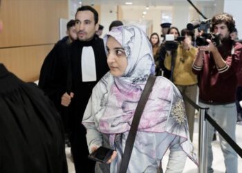 Francia condena a prisión a académica iraní por defender Palestina