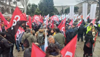 Manifiesto leído en la concentración frente al Ministerio Transportes para exigir un nuevo modelo ferroviario