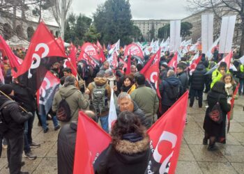 Manifiesto leído en la concentración frente al Ministerio Transportes para exigir un nuevo modelo ferroviario
