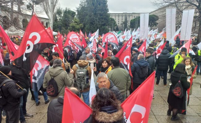 Manifiesto leído en la concentración frente al Ministerio Transportes para exigir un nuevo modelo ferroviario
