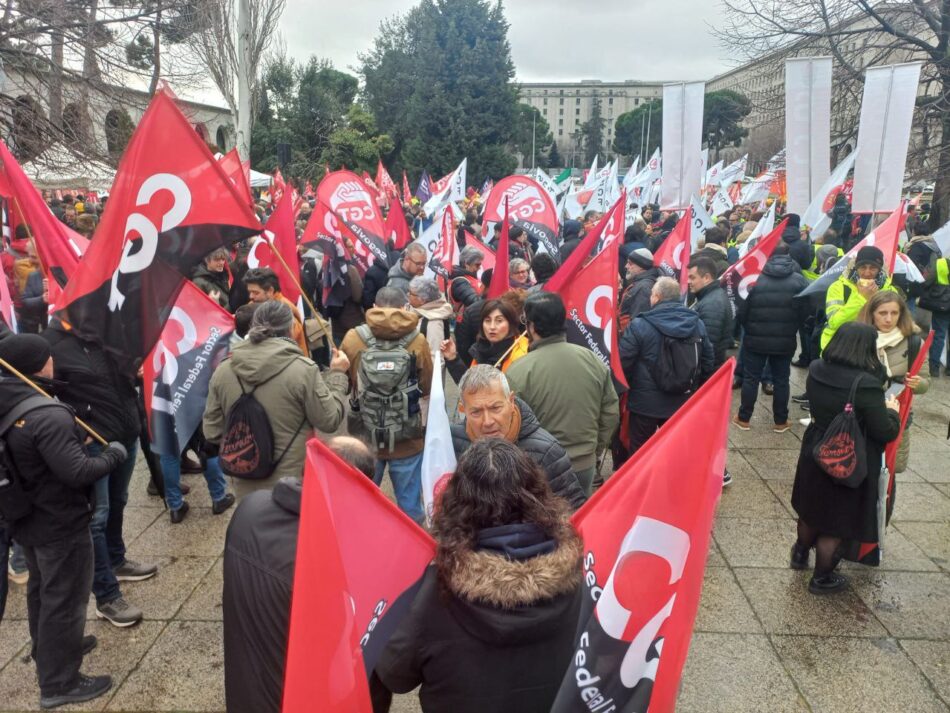 Manifiesto leído en la concentración frente al Ministerio Transportes para exigir un nuevo modelo ferroviario