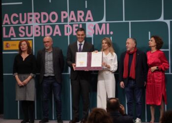 Se firma el nuevo incremento del Salario Mínimo Interprofesional (SMI), que alcanzará los 1.221 euros brutos mensuales en 14 pagas, y beneficiará a 1,6 millones de personas 