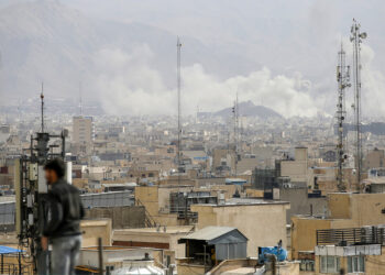 Las represalias de Irán se expanden por Oriente Medio tras ataque de EE.UU. e Israel