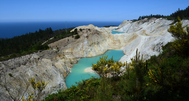 La «minería sostenible» en Galicia hace aguas: Salvemos Cabana denuncia que el plan de restauración del desastre ambiental causado por la actividad extractiva en el Monte Neme es incompleto y acumula más de una década de retraso