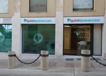 Sanidad y Trabajo se desentienden de las denuncias de FACUA contra grupo Quirón por alertar falsamente de riesgo de cáncer para vender analíticas