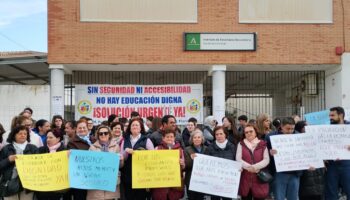 El equipo de salud laboral de USTEA presente en la concentración del IES Alarifes Ruiz Florindo de Fuentes de Andalucía