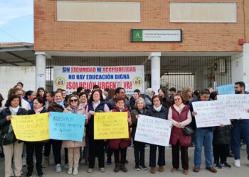 El equipo de salud laboral de USTEA presente en la concentración del IES Alarifes Ruiz Florindo de Fuentes de Andalucía