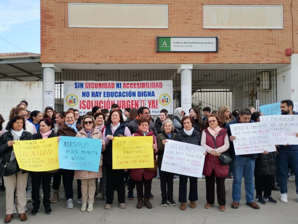 El equipo de salud laboral de USTEA presente en la concentración del IES Alarifes Ruiz Florindo de Fuentes de Andalucía