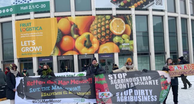 APDHA denuncia en Berlín la situación de explotación que padecen miles de trabajadores migrantes del campo andaluz 