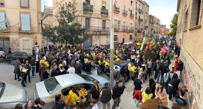 Sabotaje a más de un centenar de centros educativos y cortes en el inicio de la huelga educativa
