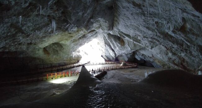 La superbacteria que vino del hielo: 5 000 años y resistente a 10 antibióticos modernos