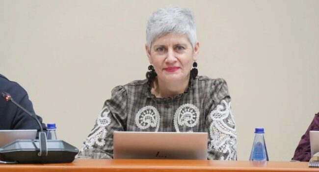 Queixas empraza o PP a escoitar o clamor da comunidade escolar da Coruña: “Estouparon as costuras do ensino”