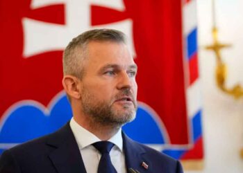 El presidente de Eslovaquia califica de error la entrega de aviones a Ucrania