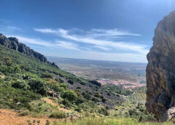 Ecologistas en Acción pide explicaciones por sobrevuelos con helicóptero en la Sierra Grande de Hornachos en plena época de cría