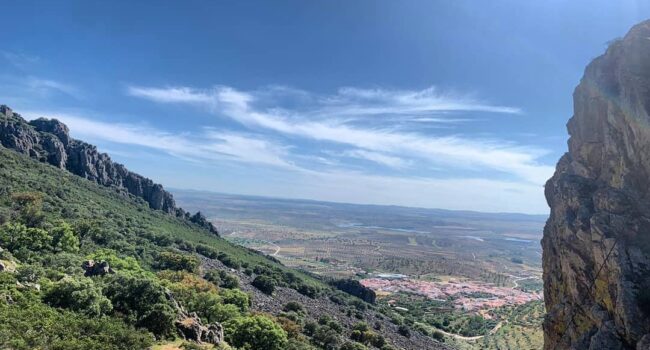 Ecologistas en Acción pide explicaciones por sobrevuelos con helicóptero en la Sierra Grande de Hornachos en plena época de cría