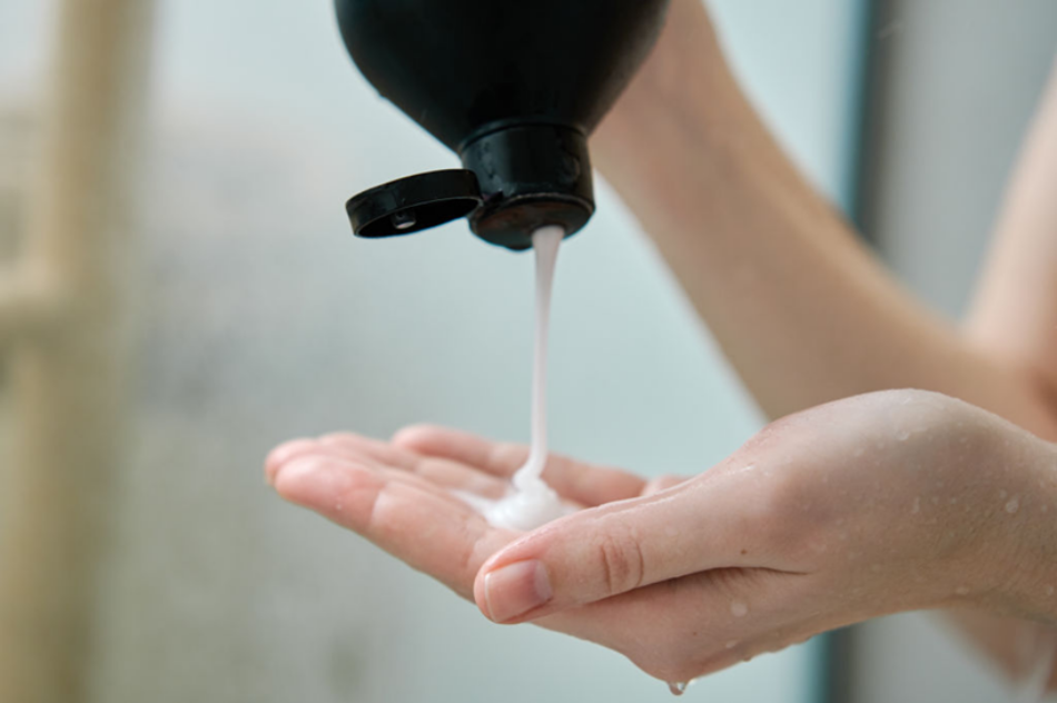 ¿Qué beneficios tiene usar un champú profesional para el cabello?