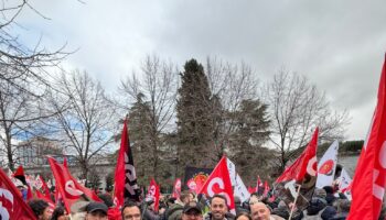 Manifiesto leído en la concentración frente al Ministerio Transportes para exigir un nuevo modelo ferroviario