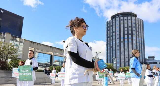 Nueva concentración en el hospital La Paz: «Atadas de manos por la falta de proyecto sanitario del Gobierno de Ayuso»