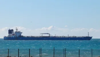 Francia libera petrolero ruso tras pago de multa por eludir sanciones