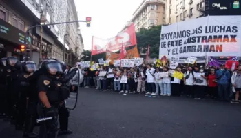 Sin convocatoria de la CGT, sindicatos marchan al Senado contra la reforma laboral de Milei