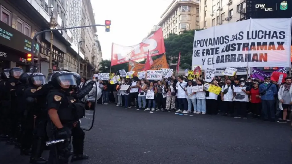 Sin convocatoria de la CGT, sindicatos marchan al Senado contra la reforma laboral de Milei