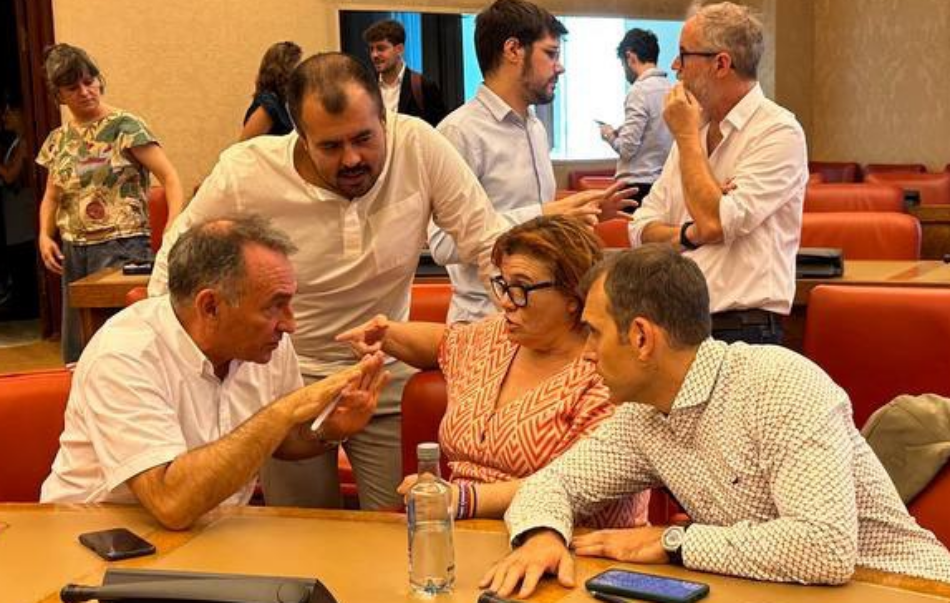 Todos los diputados y diputadas de IU firman una iniciativa para que Interior detalle si “investiga” el acoso y amenazas de la extrema derecha a periodistas y si “lo ha trasladado ya a la Fiscalía”