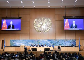 China está dispuesta a trabajar con todos los países para mejorar gobernanza global de derechos humanos, dice canciller chino