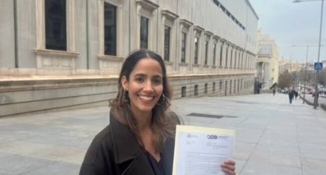 La diputada de Sumar Tesh Sidi denuncia ante la Policía Nacional a más de 2.000 usuarios por amenazas y delitos de odio