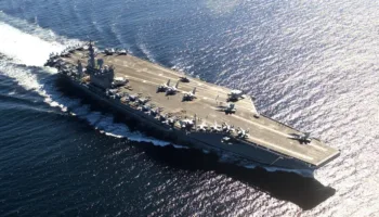 Líder de Irán a EEUU: «más peligroso que un portaviones es el arma que lo hunde»