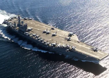 Líder de Irán a EEUU: «más peligroso que un portaviones es el arma que lo hunde»