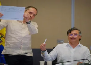 Presidente Gustavo Petro suscribe solicitud de Asamblea Nacional Constituyente