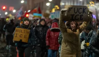 Identifican a los agentes federales que asesinaron a un manifestante en Mineápolis