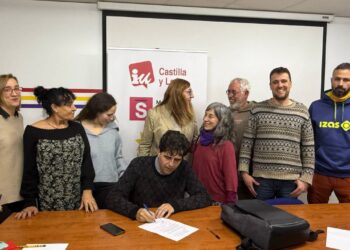 IU-Sumar-Verdes Equo firman un compromiso con las demandas de la plataforma Stop Biogás