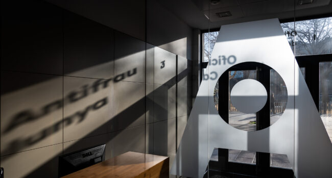 La CGT porta a la Creu Roja davant de l’Oficina Antifrau per la gestió del CAS Lluís Companys