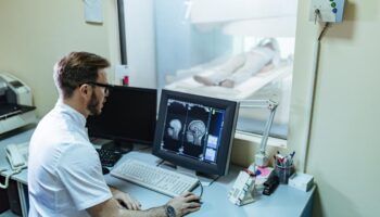 «El deterioro de los servicios de radiología de la sanidad pública madrileña pone en riesgo la salud de los pacientes»