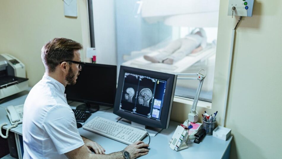 «El deterioro de los servicios de radiología de la sanidad pública madrileña pone en riesgo la salud de los pacientes»