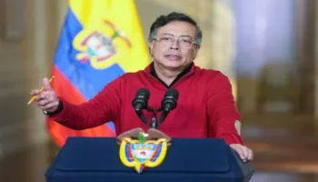 Petro pide al pueblo colombiano defender alza de salario mínimo
