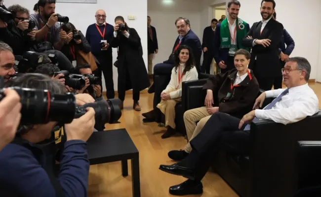El socialista António José Seguro se impone a la extrema derecha y gana la segunda vuelta de elección presidencial en Portugal
