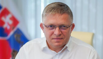 El primer ministro de Eslovaquia critica a los políticos que prolongan guerra en Ucrania