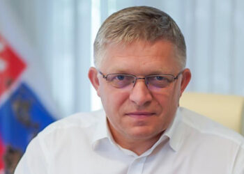 El primer ministro de Eslovaquia critica a los políticos que prolongan guerra en Ucrania