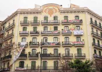 Els Comuns acuerdan con el Govern prohibir las compras especulativas de vivienda en Cataluña