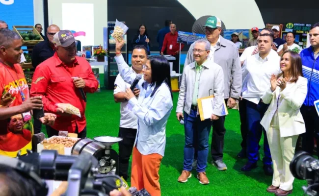 Delcy Rodríguez impulsa economía comunal como ofensiva productiva para romper los bloqueos