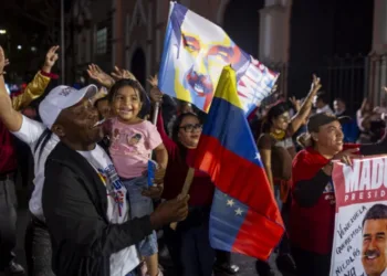 Venezolanos realizan vigilia a un mes del secuestro del presidente Nicolás Maduro y Cilia Flores por parte de EE.UU.