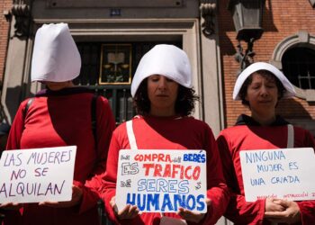 La Fiscalía pide al Ministerio de Igualdad el bloqueo de trece webs extranjeras que ofertan servicios de vientres de alquiler