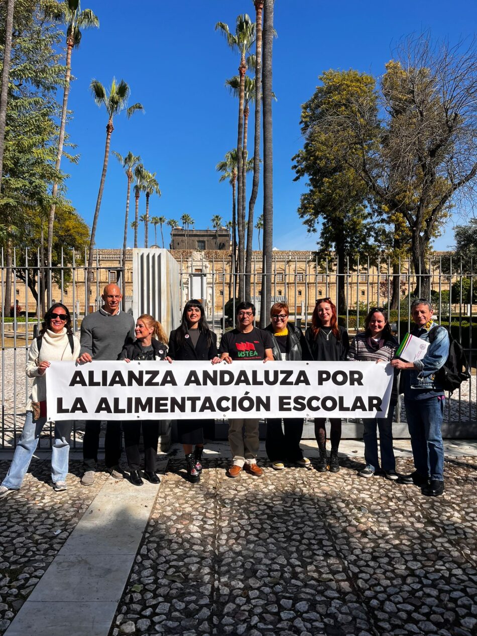Se presenta la Alianza Andaluza por la Alimentación Escolar ante el Parlamento de Andalucía para reclamar un modelo de comedores escolares público, saludable, sostenible y de gestión directa