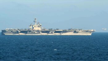 Portaviones USS Abraham Lincoln sufre daños significativos tras ataque de Irán