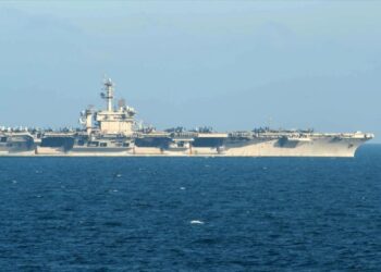 Portaviones USS Abraham Lincoln sufre daños significativos tras ataque de Irán