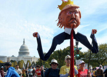 Donald Trump, en caída libre